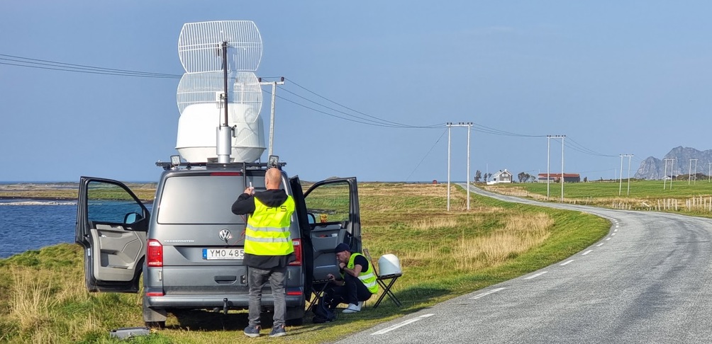 PTS mätbil för radiostörningar i ett kustlandskap.