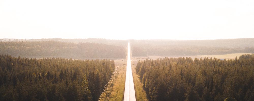 Flygbild över landsväg.